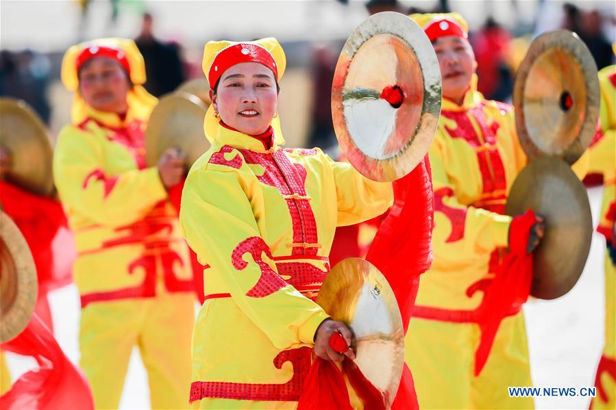 People across China greet upcoming Spring Festival