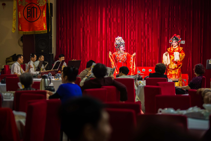 Drinking in old atmosphere at the only Cantonese opera teahouse in Guangzhou