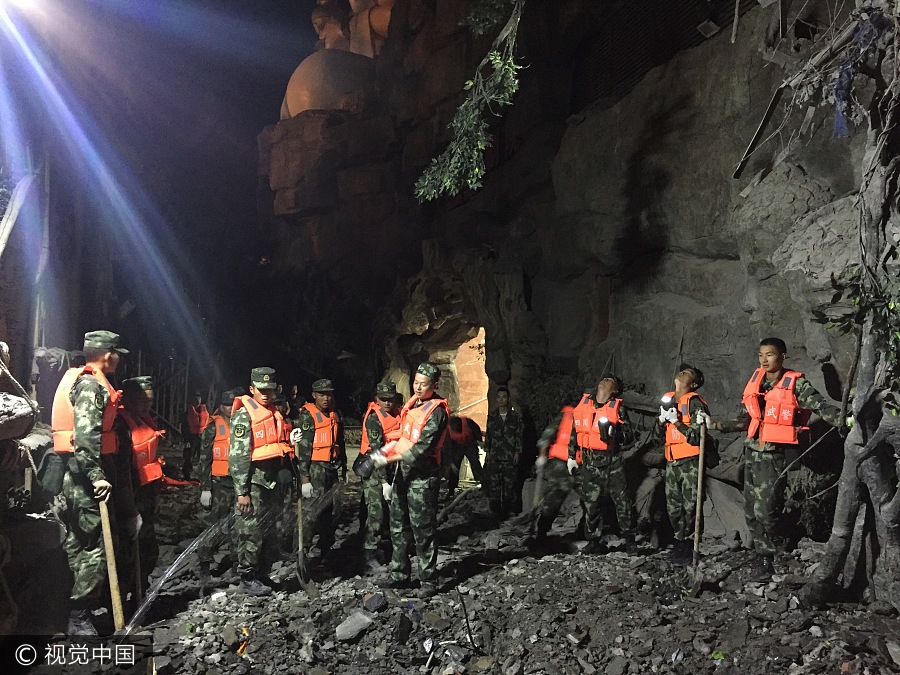 Rescuers rush to Sichuan quake site