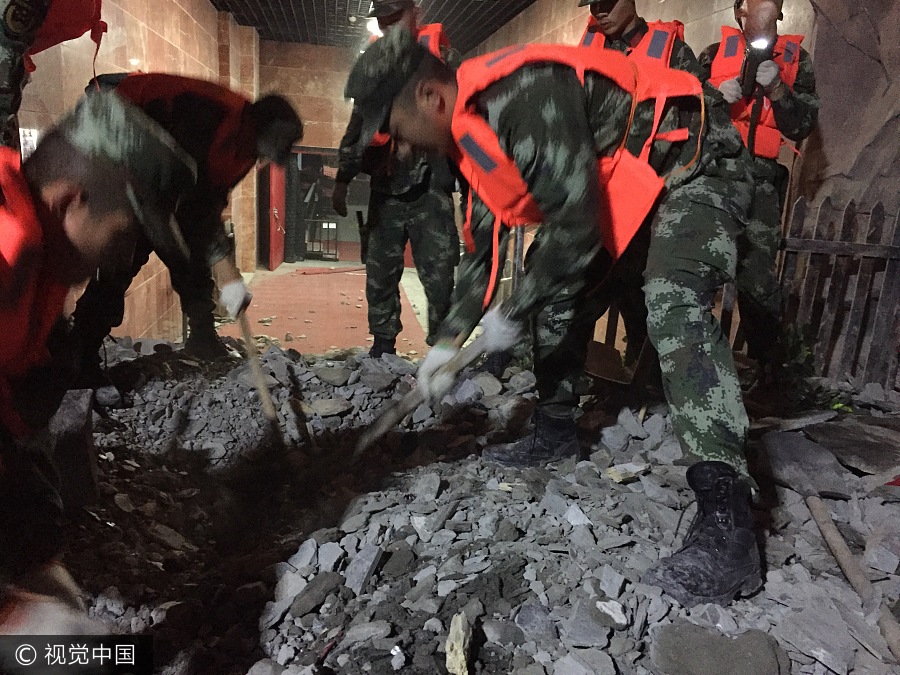 Rescuers rush to Sichuan quake site