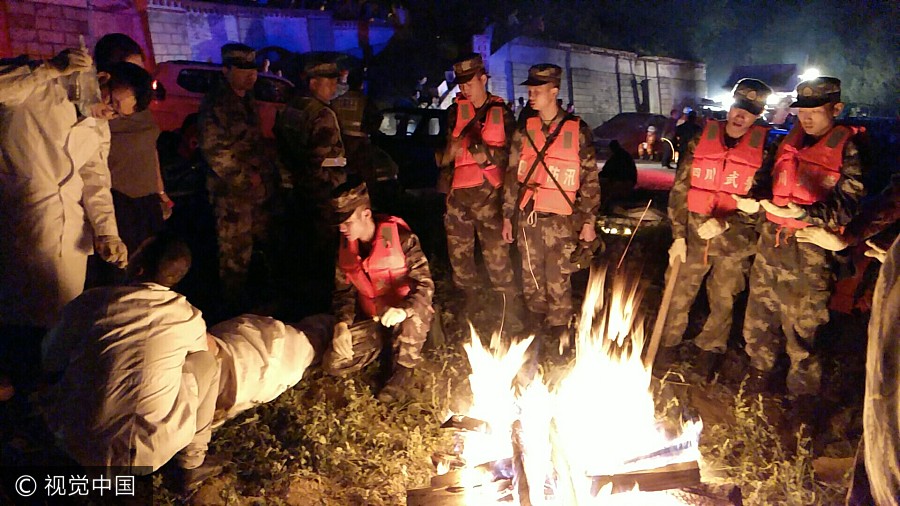 Rescuers rush to Sichuan quake site