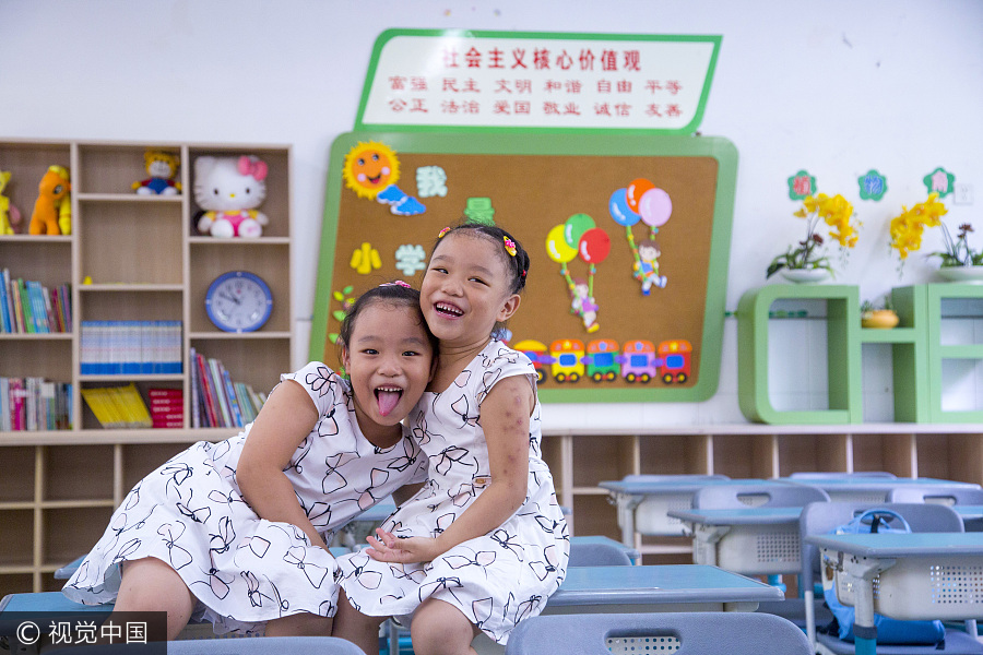 Eleven twins enroll at same primary school in Hangzhou