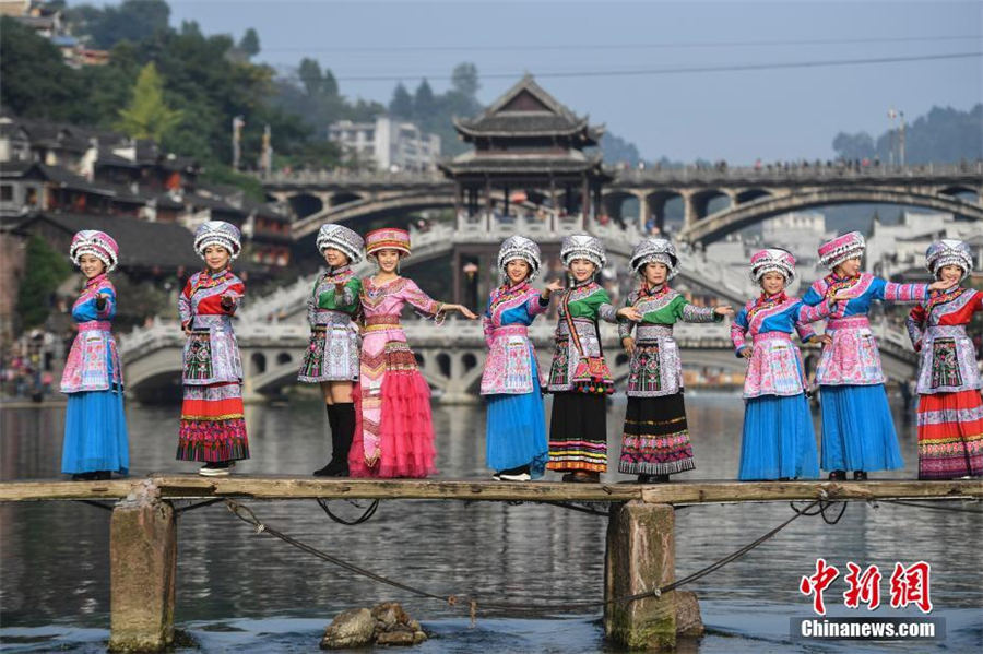 Miao costumes on display at culture festival in Hunan