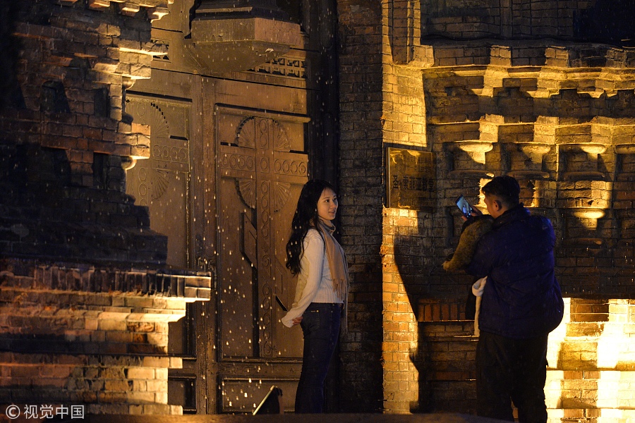 Harbin sees first snowfall of the year