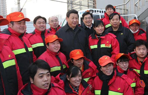 Xi Jinping extends festival greetings to workers, police