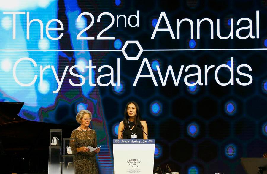 China's Yao honored with Crystal Award in Davos