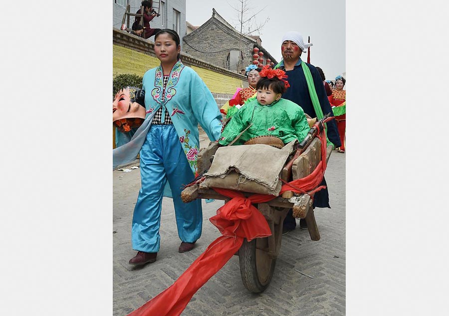 Temple fair with 700 years history staged in Henan