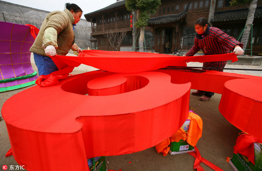 Chinese crafts bring delight to upcoming Lunar New Year