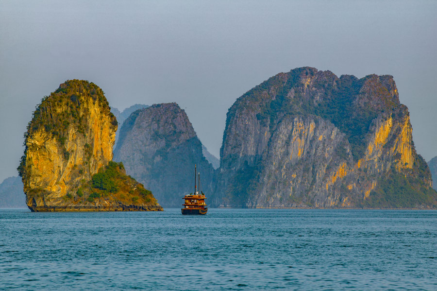 Vietnam as seen through Chinese photographers' lenses