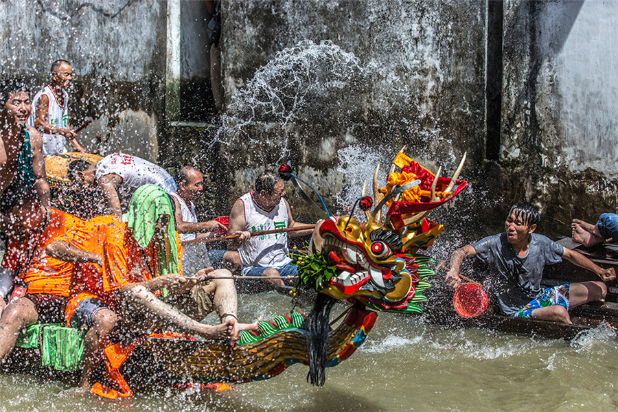 Photographers capture Dragon Boat Festival celebrations in China