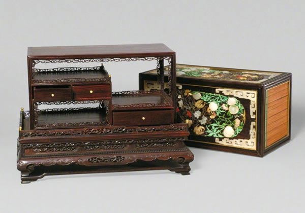 Elegant stationery cases from ancient royal court