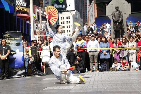 Tai chi lights up Times Square