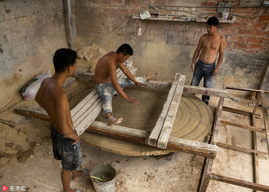 Sweat and clay: Process of making Jingdezhen's porcelain