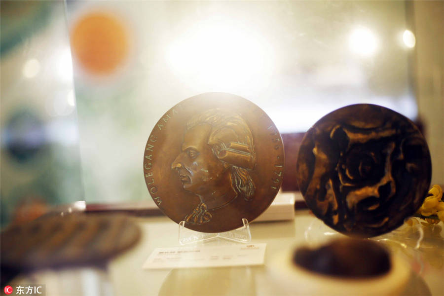 Coin art exhibition opens in Shanghai