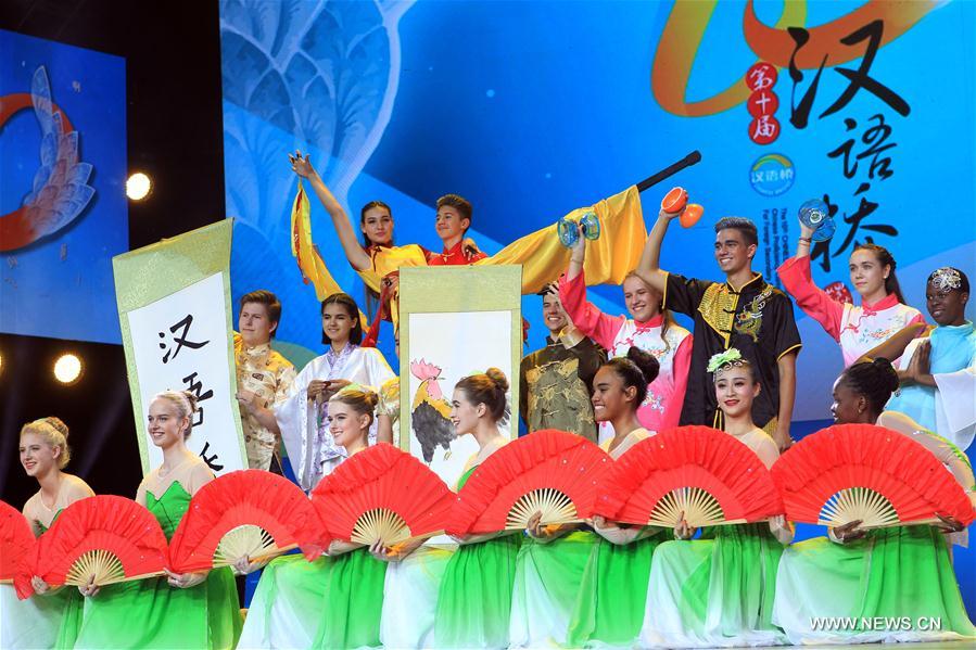 Contestants take part in final of 10th Chinese Bridge competition in SW China