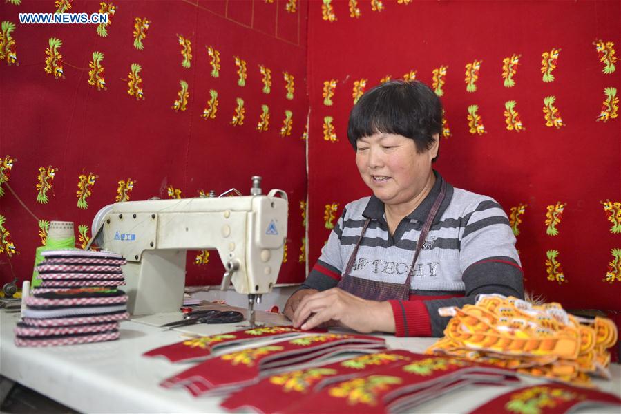 Tiger-head shoes made in N China's Hebei