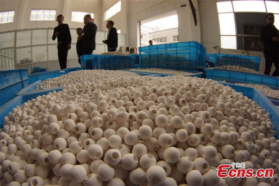 Porcelain beads in Jingdezhen