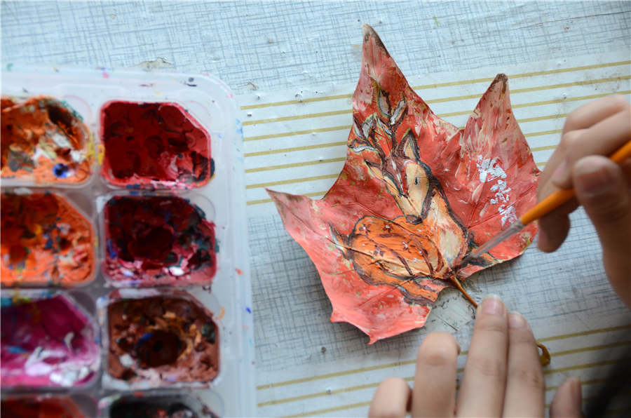 Students create leaf art of 24 Solar Terms