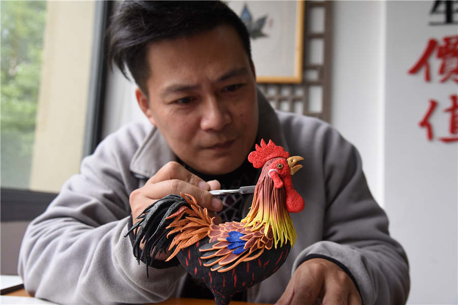 Craftsman creates vivid clay sculptures