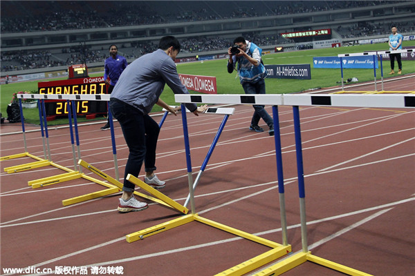 Tearful goodbye from China's star hurdler