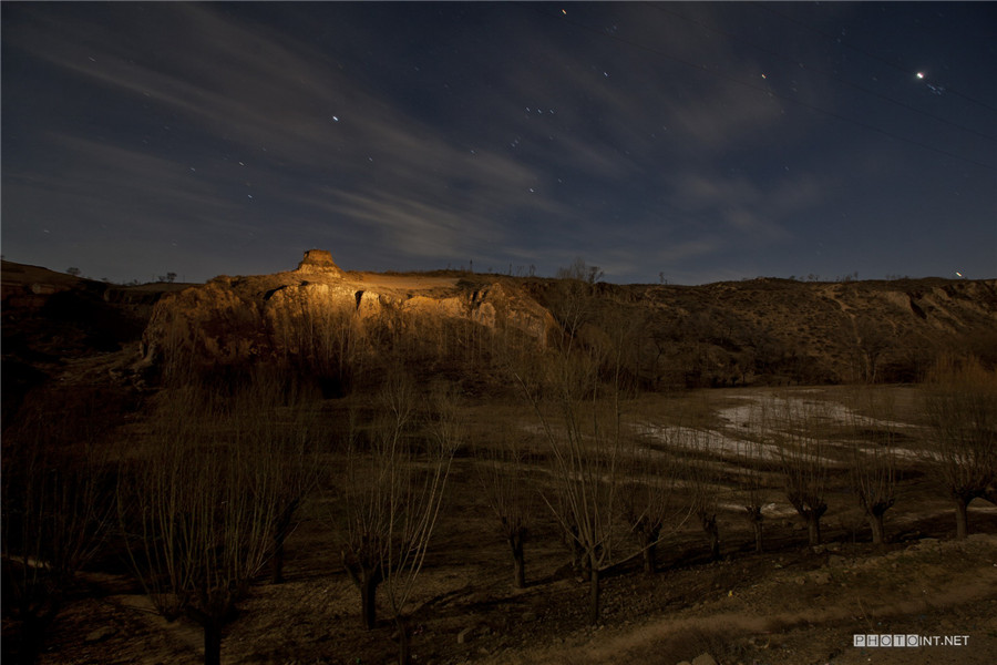 Photographer captures Great Wall at night