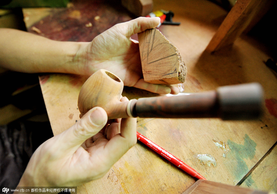 Hand crafted tobacco pipes gain traction in China