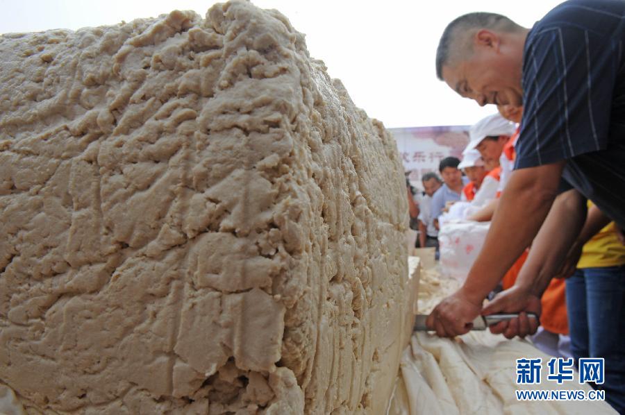 Eight-ton tofu served in East China