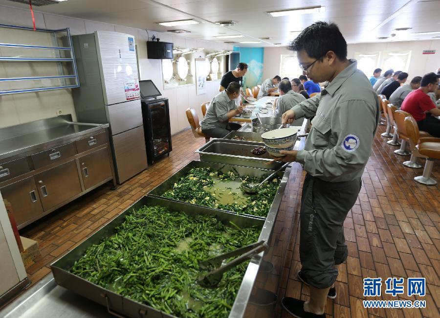 What is inside China's icebreaker <EM>Xuelong</EM>?