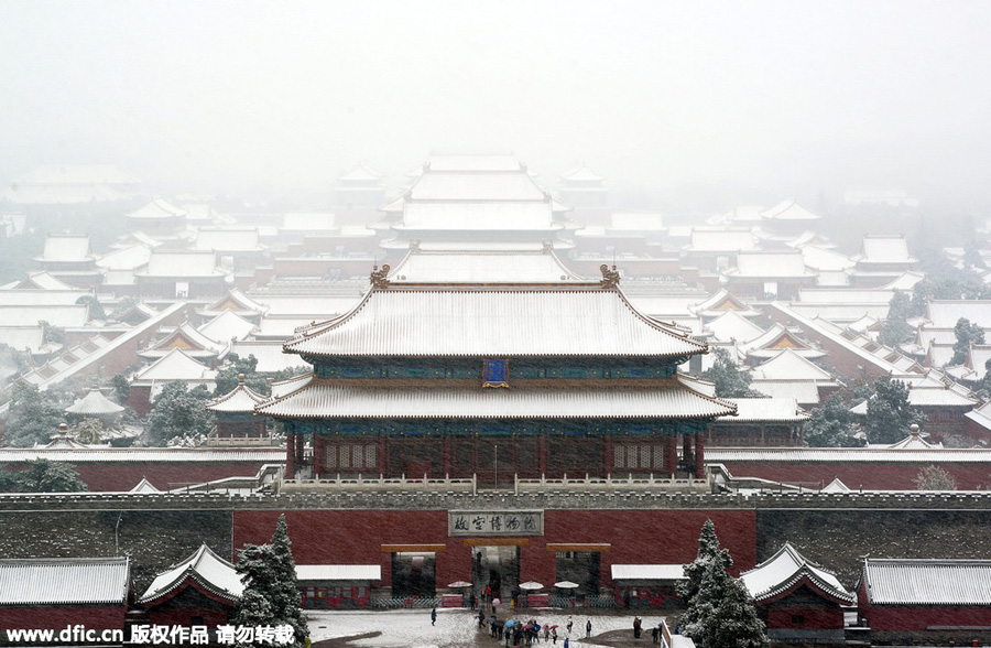 Snowfall brings beauty in Beijing winter