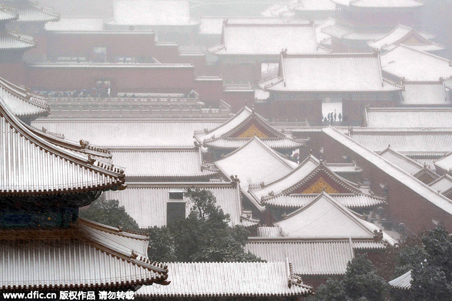 Snowfall brings beauty in Beijing winter