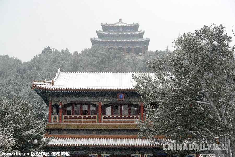 Snowfall brings beauty in Beijing winter