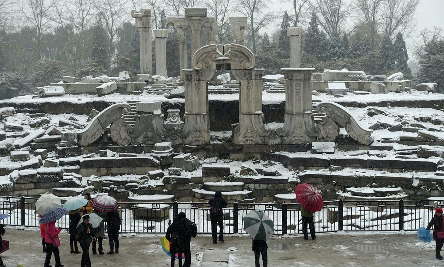 Snowfall brings beauty in Beijing winter