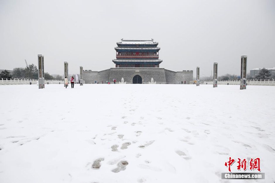 Snowfall brings beauty in Beijing winter