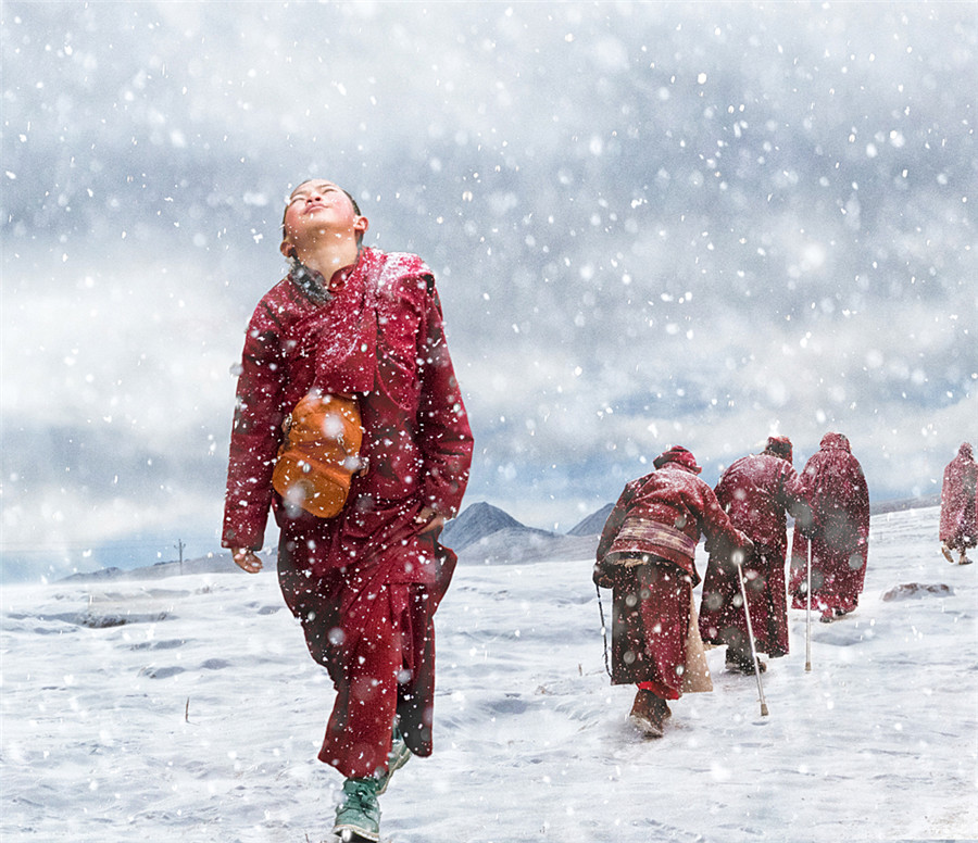 Stunning images of devout Tibetan Buddhist pilgrims in winter