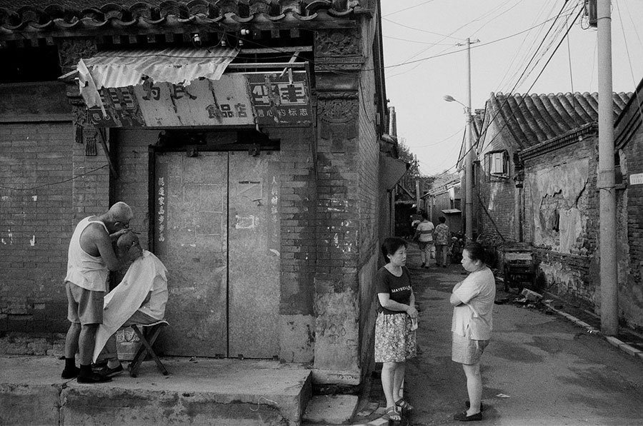 Photo exhibition narrates charm of old Beijing