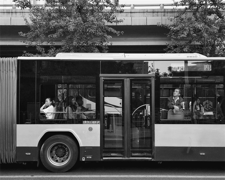 Street photographer captures hustle-bustle of Beijing