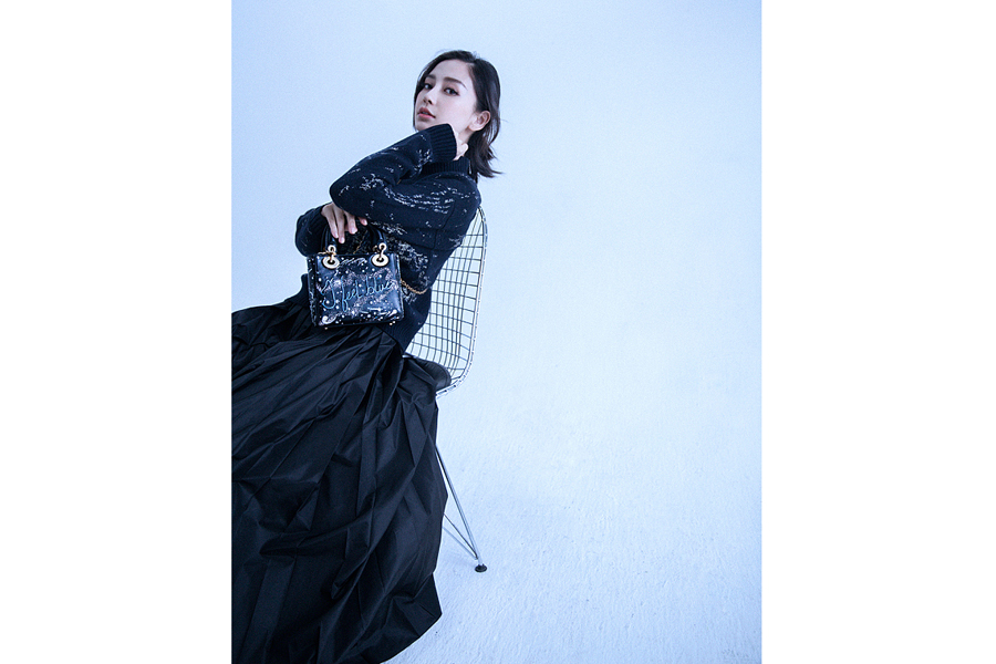 Angelababy releases fashion photos