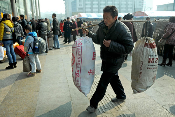 A close look at the Spring Festival rush on rail