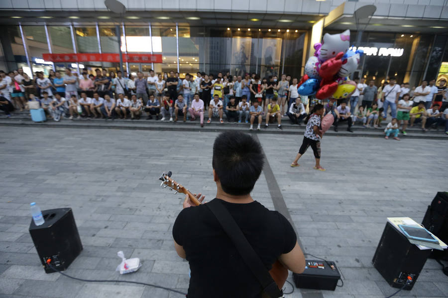 Beijing's street singer never lets you down