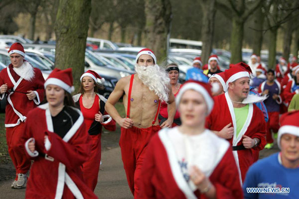 Hilarious 'Santa run' in Europe