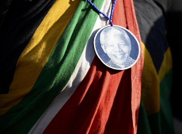 People pay respect to Mandela