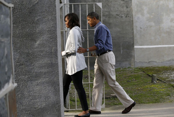 Obamas tour Mandela's island jail