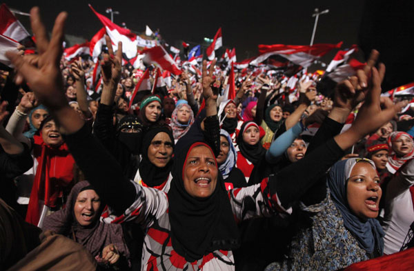 Jubilant crowds celebrate after Mursi overthrown