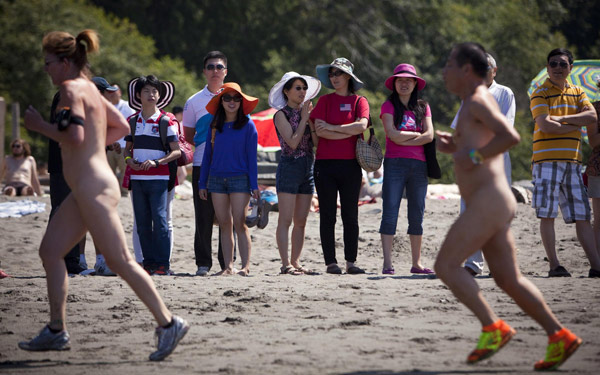 Bare bans run for fun in Vancouver