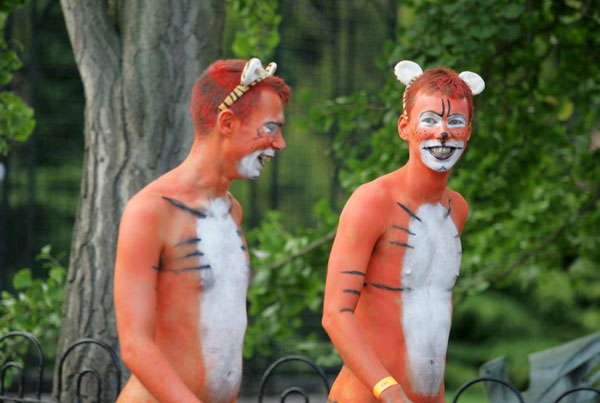 Streakers naked roar to save tigers