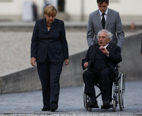 Merkel makes historic visit to Nazis' Dachau camp