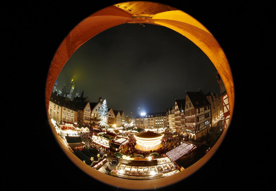 Christmas market opens in Frankfurt