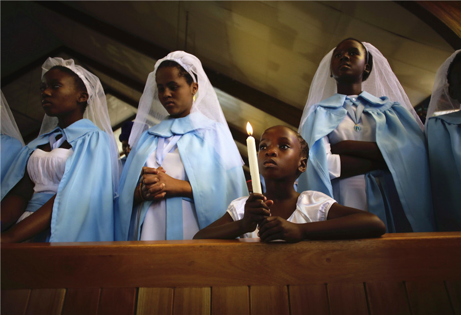 South Africans hold day of prayer for Mandela