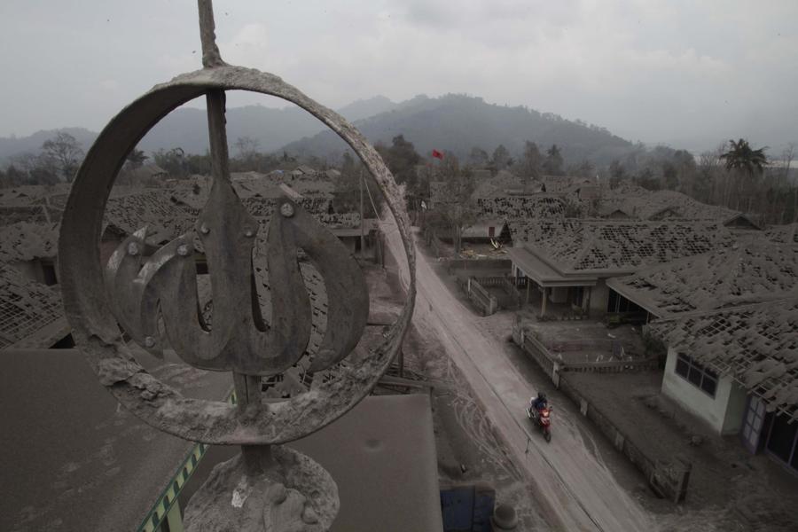 People clear volcano ash in Indonesia