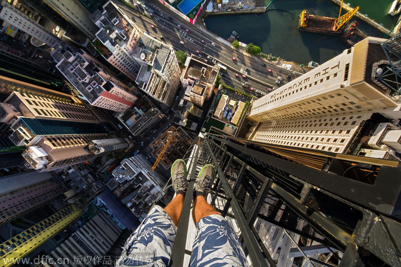 Crazy climbers love selfies in dazzling height